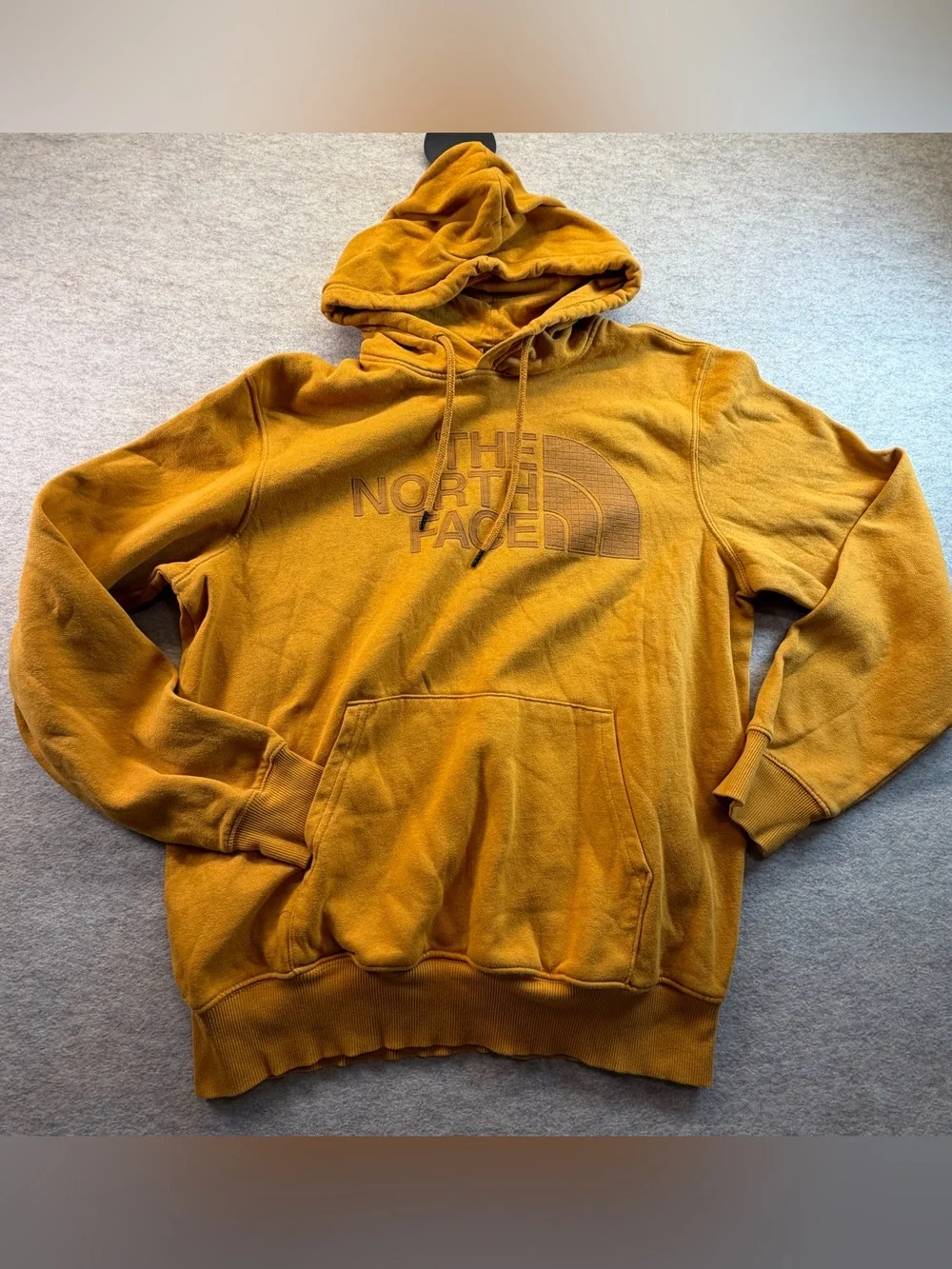 The North Face Men’s Large Mustard Gold Logo Pullover Hoodie Sweatshirt